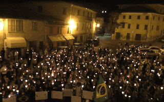 Colli al Metauro - Più di 1000 persone alla fiaccolata per Ana Cristina. "Basta femminicidi"